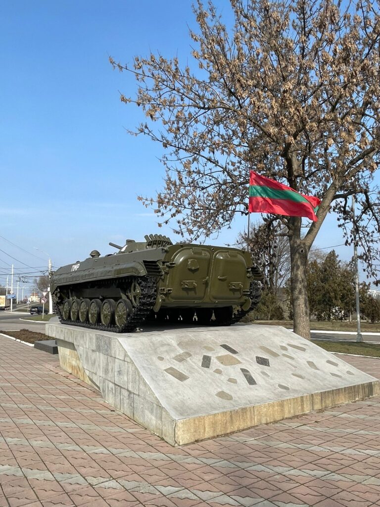 A tank displayed near Bender Fortress alongside the Transnistrian flag