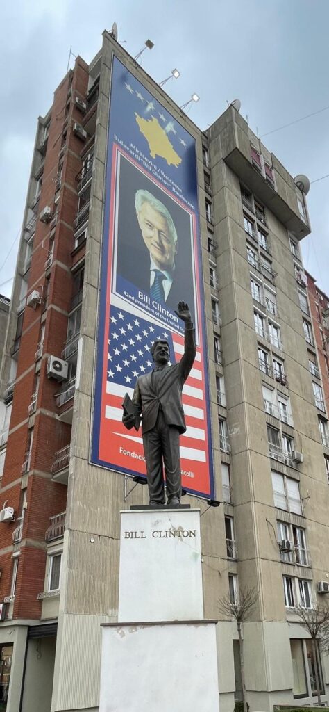Bill Clinton Statue, Bill Clinton Boulevard, Pristina