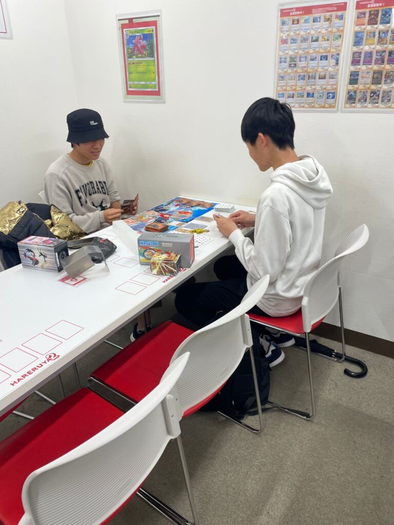 Pokemon TCG players in Hareruya 2