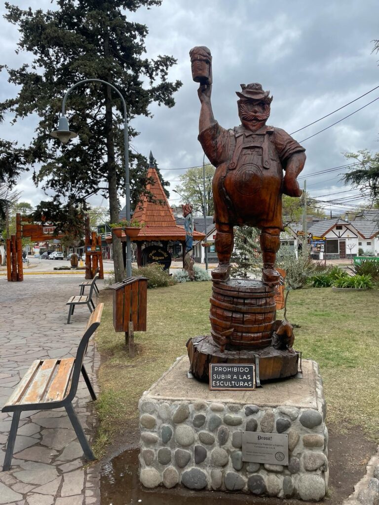 A statue of a man holding a stein of beer whilst wearing lederhosen. It is based in Plaza Jose Hernandez, where Oktoberfest used to be held