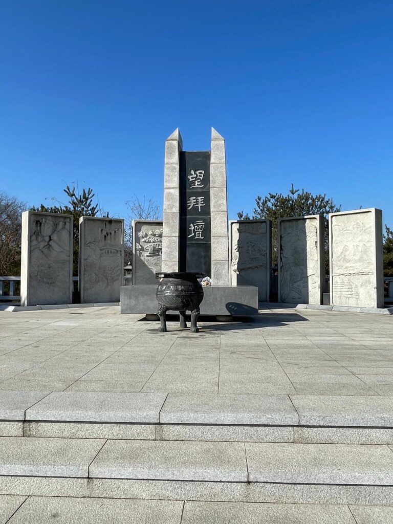 Mangbaeddan: a memorial in Imjingak Park which was built so families in South Korea could honour their relatives in the north during important cultural events such as Chuseok (Korean Thanksgiving)